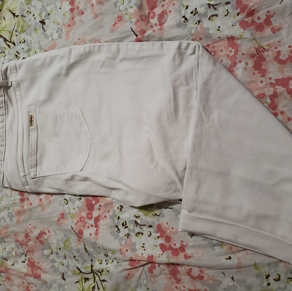 Jennifer Lopez capri pants